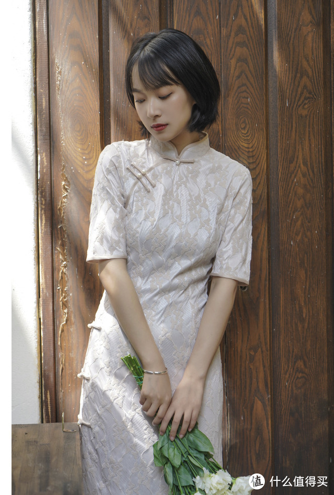 说实话，景甜在《司藤》里穿旗袍是真的美啊！每一套都有被惊艳到！