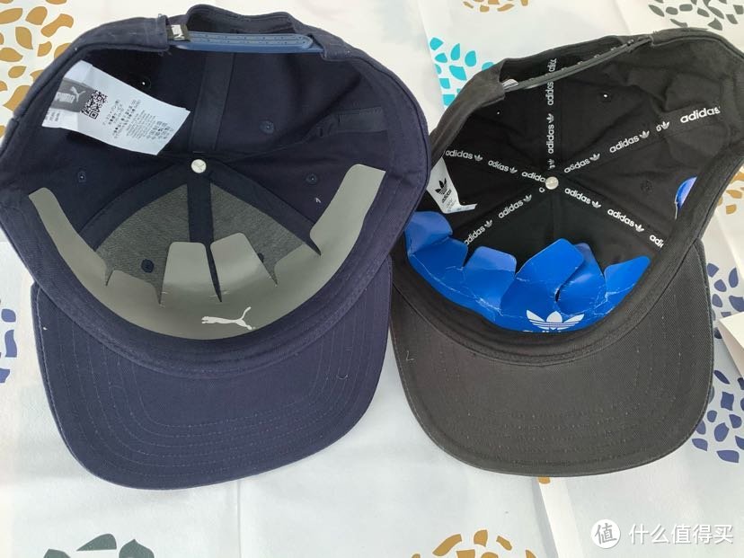 两顶便宜的帽子，PUMA VS Adidas
