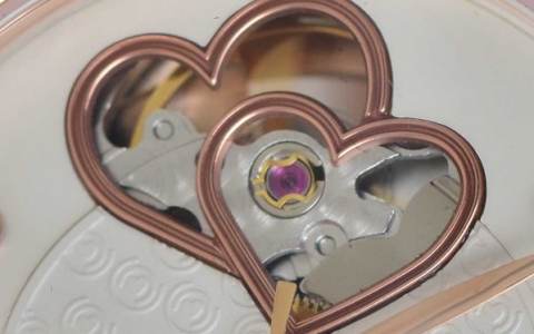 2014康斯登世界心脏组织镂空纪念腕表实拍