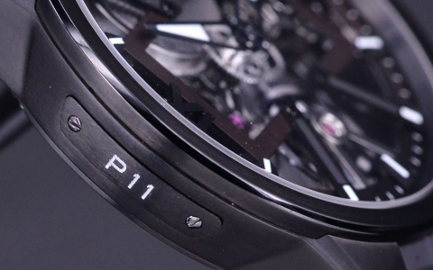 酷黑有型 品鉴雅典表镂空X黑色钛金属腕表