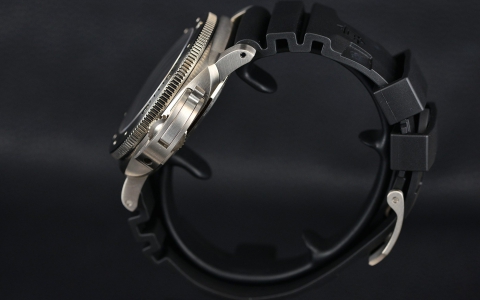 彰显运动风格 沛纳海专业潜水钛金属腕表抢先看