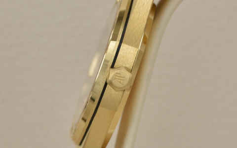 尊贵光华 品鉴爱彼皇家橡树系列33毫米石英腕表