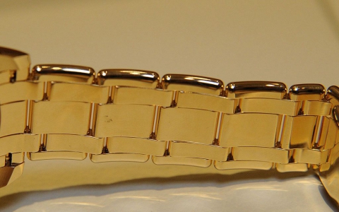 迷人宝石 劳力士蚝式恒动日志珍珠淑女型黄金腕表一览